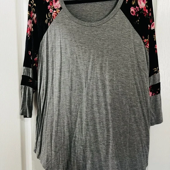 Maurice’s Casual mid length sleeve floral shirt - Picture 7 of 7